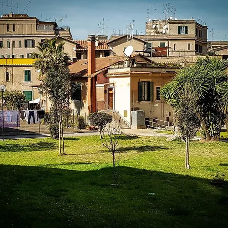 Casa di Amici alla Garbatella-3